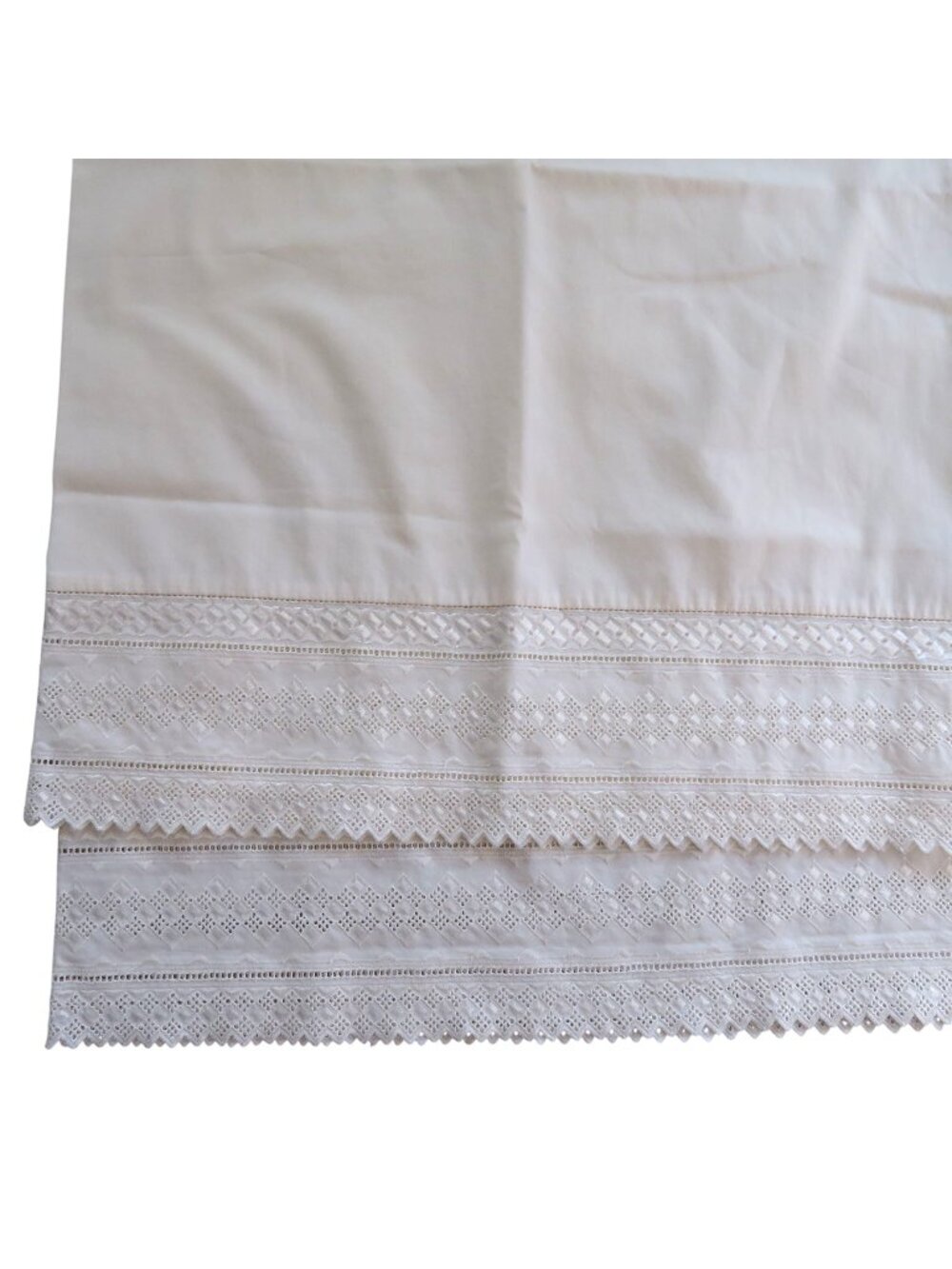 Vintage Cannon Standard/Queen Pillowcases Eyelet Lace Trim Off-White Cottagecore
